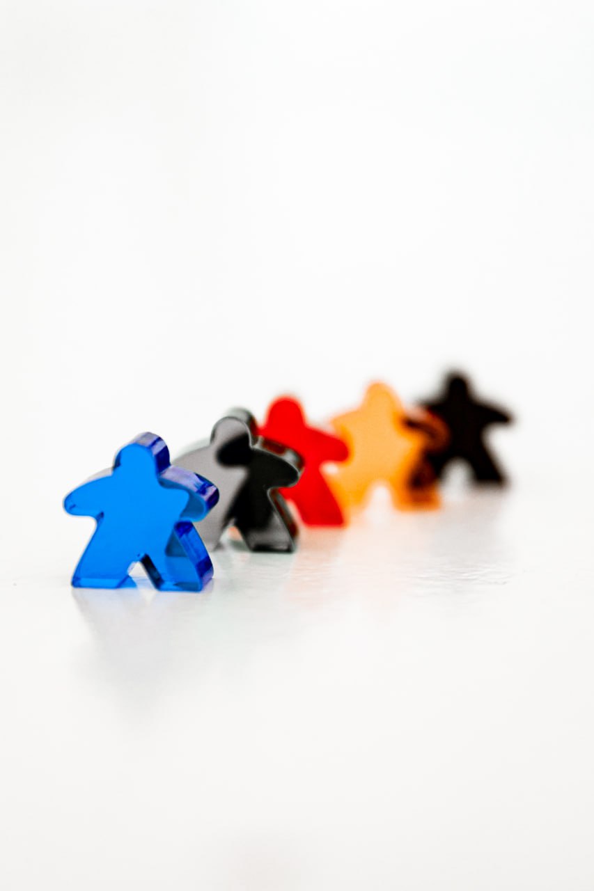 Bunte Spielfiguren – Vielfalt der Teilnehmenden beim GLOW UP Business Game